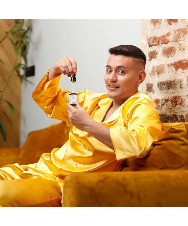 Skincyclopedia 20% Vitamin C Serum with Hyaluronic Acid - Spot Treatment for Acne Prone Dry and Oily Skin - Illuminating Face Moisturiser for Men and Women 30ml - Buy Online on GoSupps.com