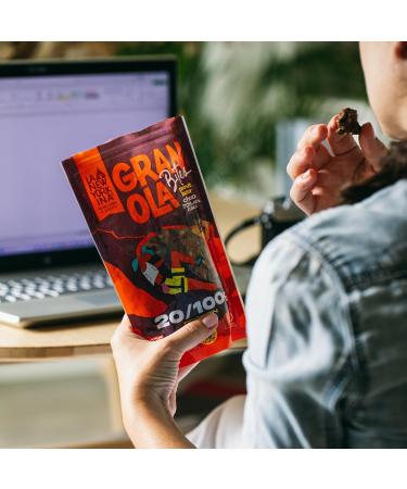 LA NEWYORKINA Granola Peanut Butter Chocolat aux flocons d'avoine et la cr me d'arachide. Avec beaucoup de chocolat pr s de 22% du pack est un chocolat avec un minimum de 70% de cacao - Buy Online on GoSupps.com