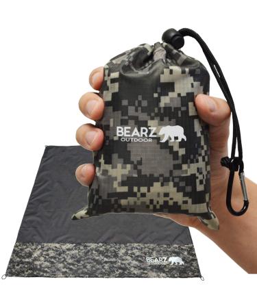 BEARZ Outdoor Pocket Blanket - Compact Picnic Blanket, Beach Blanket Waterproof Sandproof, Picnic Blankets Waterproof Foldable, Travel Picnic Blanket for Hiking, Festival Accessories Digital Camouflage