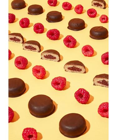 KoRo - Organic dark chocolate raspberry bites 12 x 2 x 20 g - With a fruity raspberry filling - Coated in dark chocolate - Vegan - Buy Online on GoSupps.com