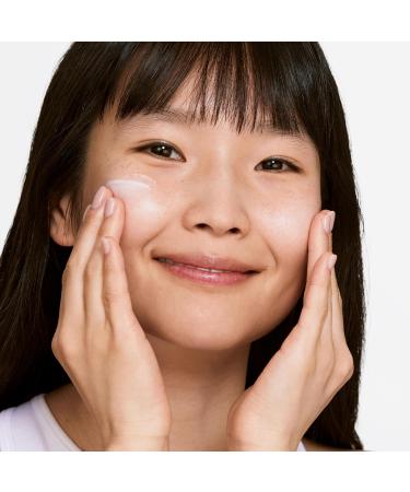 Clinique Even Better Brightening Daily Oil Free Moisturizer SPF 20 For Very Dry to Dry Combination Skin Types | Hydrating + Dark Spot Reducing 1.7 Fl Oz - Buy Online on GoSupps.com