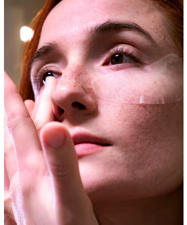 BIOKOSMO - italian roots - DISTESTED EYE PATCH. Organic ivy and blackcurrant extract. Contains 4 envelopes of 2 disposable eye patches 16 ml. 100% Made in Italy and Cruelty Free - Buy Online on GoSupps.com