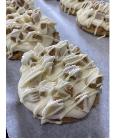 OTT White Chocolate Sauce. This white chocolate sauce works perfectly with a mocha milkshake deserts cheesecakes latte or cappuccino. Topping sauce500ml - Buy Online on GoSupps.com