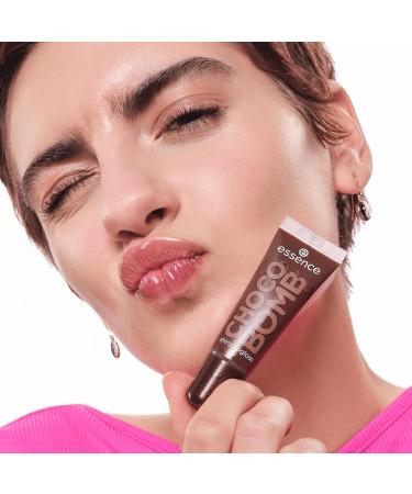 essence CHOCO BOMB shiny lipgloss 01 Chocoholic! gloss parfum chocolat ultra-brillant brun aux reflets dor s non collant 10ml - Buy Online on GoSupps.com