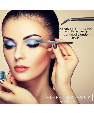 Beth Bender Beauty Angled Eyeliner Brush - Precision Application for Flawless Eyeliner | Soft Bristles | International Shipping - Buy Online on GoSupps.com