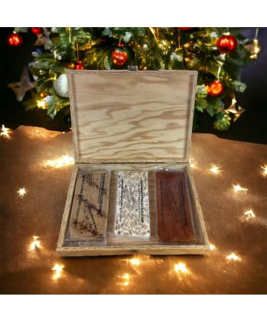Lot de 3 Turrones classiques Artesanos en coffret de pin (Jijona Alicante Yema Tostada) - Buy Online on GoSupps.com