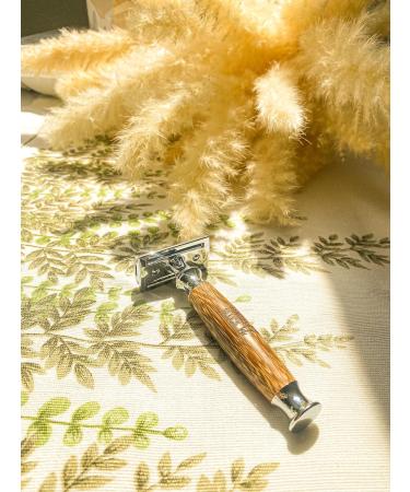 Eco-Friendly Bamboo Grip Razor for Sustainable Shaving | International Shipping Available - Buy Online on GoSupps.com