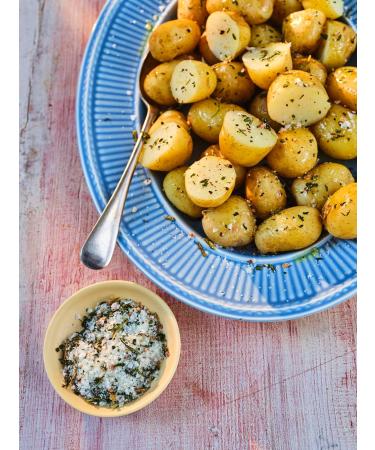 Maldon Garlic Sea Salt With Wild and Roasted Garlic Perfect for a Wide Range of Dishes Fantastic Burst of Flavour Pyramid-Shaped Flakes 500g Tub - Buy Online on GoSupps.com