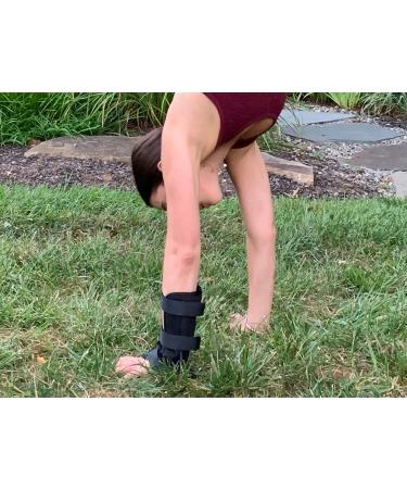 Doctor in the House Miracle Splint Wrist and Hand Brace for Carpal Tunnel - Pain Relief & Support - Fits S M L Glove Sizes - Buy Online on GoSupps.com