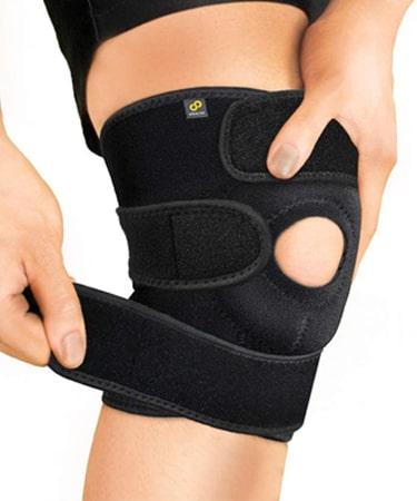 Bracoo Knee Support with Adjustable Strapping & Breathable Neopren