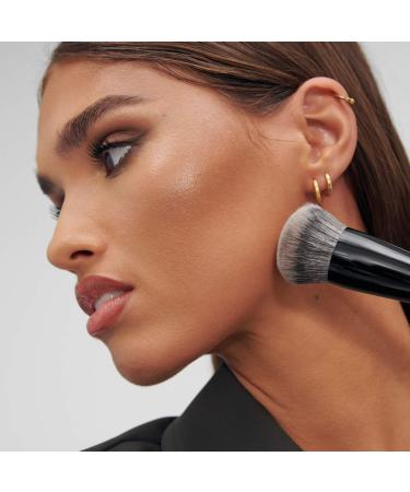 Shop SEPHORA COLLECTION PRO Bronzer Brush #88 Online - Best Price & International Shipping - Buy Online on GoSupps.com