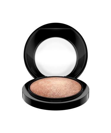 Mac M NERAL ZED SK NF N SH GLOBAL GLOW POWDER 10 G PROV D NG A SMOOTH-L GHT COVERAGE PSSN914 - Buy Online on GoSupps.com