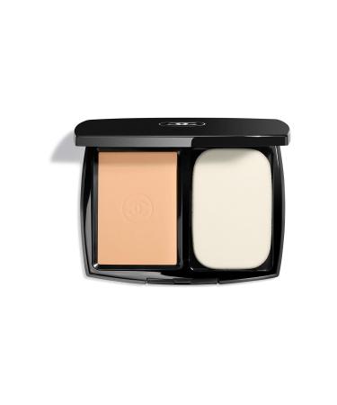 Chanel ULTRA LE TEINT Compact Foundation with a Shiny Matte Finish