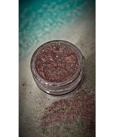 Serashine Nude Cream Eyeshadow Offering a Shiny and Luminous Appearance