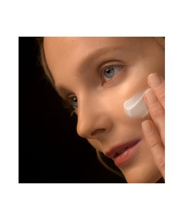 Estee Lauder RE-NUTRIV ULTIMATE TRANSFORMATIVE BRILLIANCE - Face Cream 50 ml - Buy Online on GoSupps.com