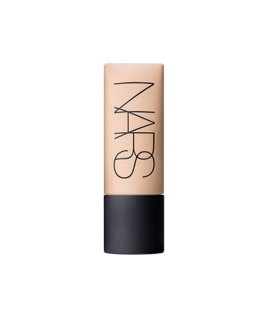 Nars Foundation with a Natural Look and a Permanent Matte Finish that Leaves a Smooth Texture on Skin - Yukon passi.3553