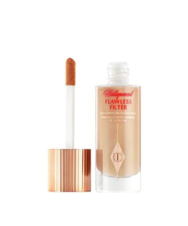 Charlotte Tilbury Hollywood Flawless Filter Liquid Highlighter moisturizes for up to 24 hours and provides a radiant look.