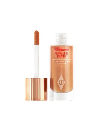 Charlotte Tilbury Hollywood Flawless Filter Liquid Highlighter moisturizes for up to 24 hours and provides a radiant look.
