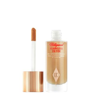 Charlotte Tilbury Hollywood Flawless Filter Liquid Highlighter moisturizes for up to 24 hours and provides a radiant look.