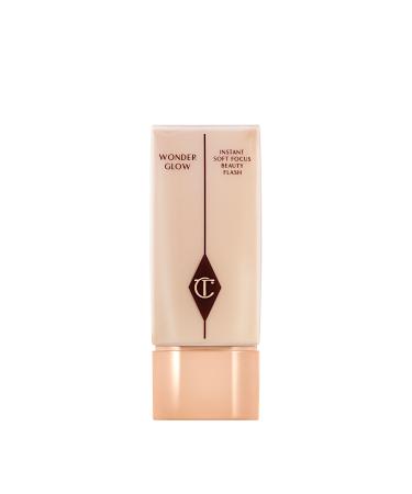 charlotte tilbury wonderglow - makeup base that creates a natural glow on the skin and offers a sophisticated smooth surface 40 ml