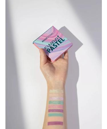 MAGIC STUDIO Eye shadows palette shiny - Buy Online on GoSupps.com