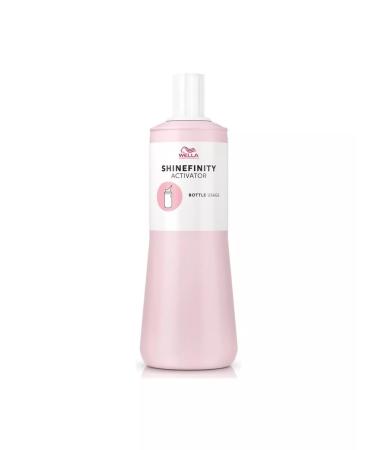 WELLA PROFESSIONALS Shinefinity Activator 2% activator with an application