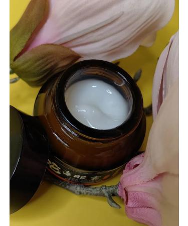 BEAUTY Cream around the eyes with snake poison sabbi