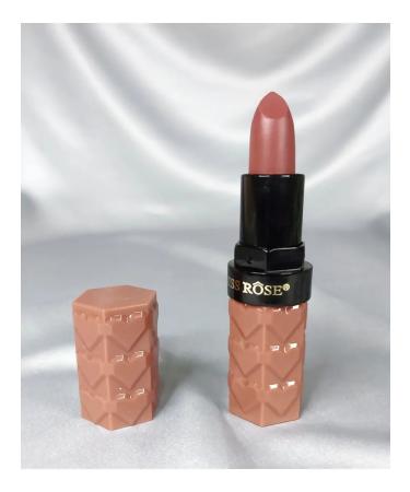 Lipstick matte Creating volume