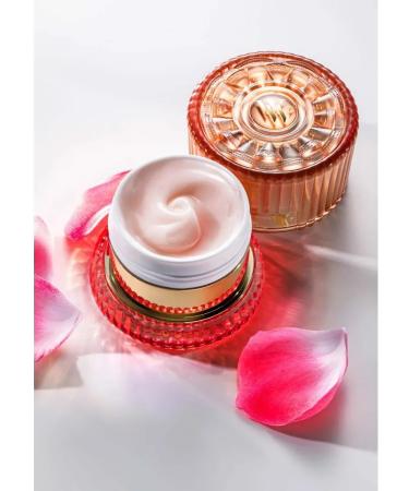 creams Face cream with the effect of radiance - Buy Online on GoSupps.com