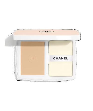 Chanel B30 tonal remedy with the effect of highlighter Le Blanc