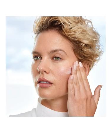 AVON Face cream with hyaluronic acid and vitamin E - Buy Online on GoSupps.com