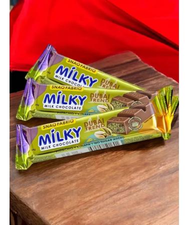 Snaq Fabriq Dubai Trend's milk chocolate with pistachio paste 40*34 grams