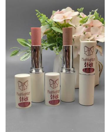 Highlighter for the face in a stick in a row 3