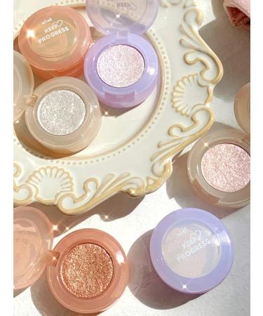 Shiny shade of the eyelid highlighter 06 - Buy Online on GoSupps.com