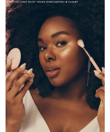 Rare Beauty Highlighter Rare Beautu Positive Light Silky Ton Flaunt - Buy Online on GoSupps.com