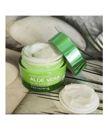 Cosmetics A refreshing face cream with a moisturizing effect - Buy Online on GoSupps.com