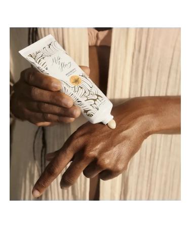Oriflame Moisturizing hand cream milk and honey Milk & Honey Gold - Buy Online on GoSupps.com