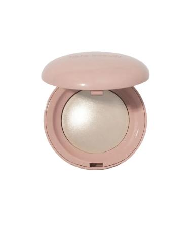 Highlighter gives the skin a natural radiance