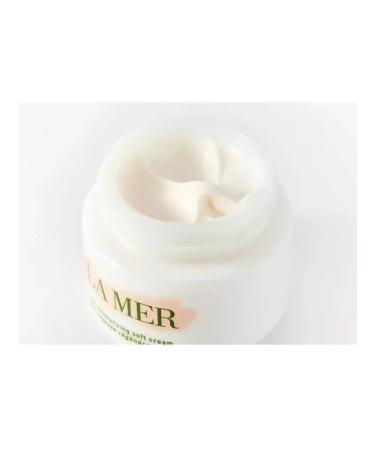 La Mer Lightly moisturizing face cream The Moisturizing Soft Cream - Buy Online on GoSupps.com