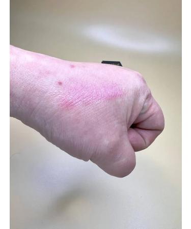 Ananaska2 Balm tint for the lips is gently pink - Buy Online on GoSupps.com