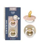 BIBS COLOUR Anatomical Glow Schnuller 2-pack BPA-free.Lights up in the dark jaw -friendly shape.Natural rubber/latex made in Denmark.Size 1 (0-6 months) Blush Glow / Vanilla Glow 0-6 months (2 Series Pack) Blush Glow / Vanilla Glow - Buy Online on GoSupps.com