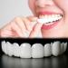 2 artificial teeth for women and men to regain a confident smile