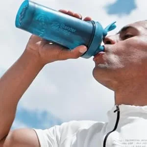 Blender Bottle Classic with Loop Red 20 oz (600 ml) - blenderbottle, smooth tastes good
