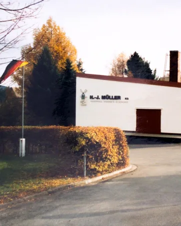 M HLE Black Porcelain Shaving Bowl with Handle (RN46) - 1995