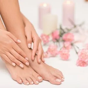 Escenti Cool Feet Soothing Green Tea & Chamomile Essential Foot Soak - soft