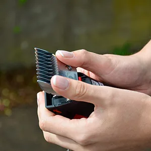 Liveryman Harmony Plus with 2.4mm Wide Blade - Liveryman Harmony Plus Clipper easy blade change