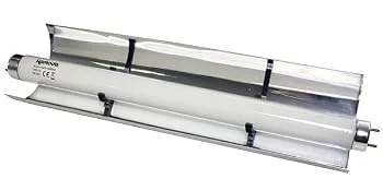 Komodo Fluorescent Bulb T8 Uvb 5.0 10 Watt - Bulb in reflector
