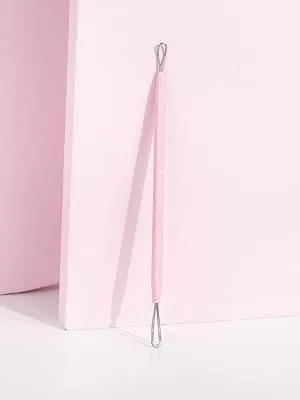 Brushworks Black Head Remover Tool - Close up of blackhead remover tool