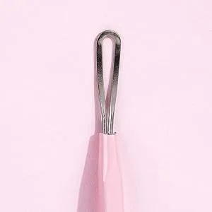 Brushworks Black Head Remover Tool - Close up of blackhead remover tool