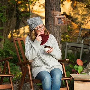 Relaxdays Squirrel Feeder FSC-Certified Folding Roof Ventilation Holes Feeding Station for Hanging Natural Wood - eichhörnchen bar